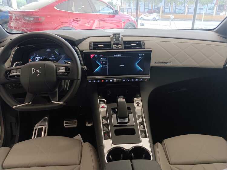 DS Automobiles DS 7 Crossback E-TENSE 225 RIVOLI foto 4
