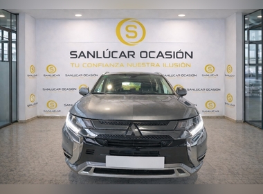 Mitsubishi - Outlander