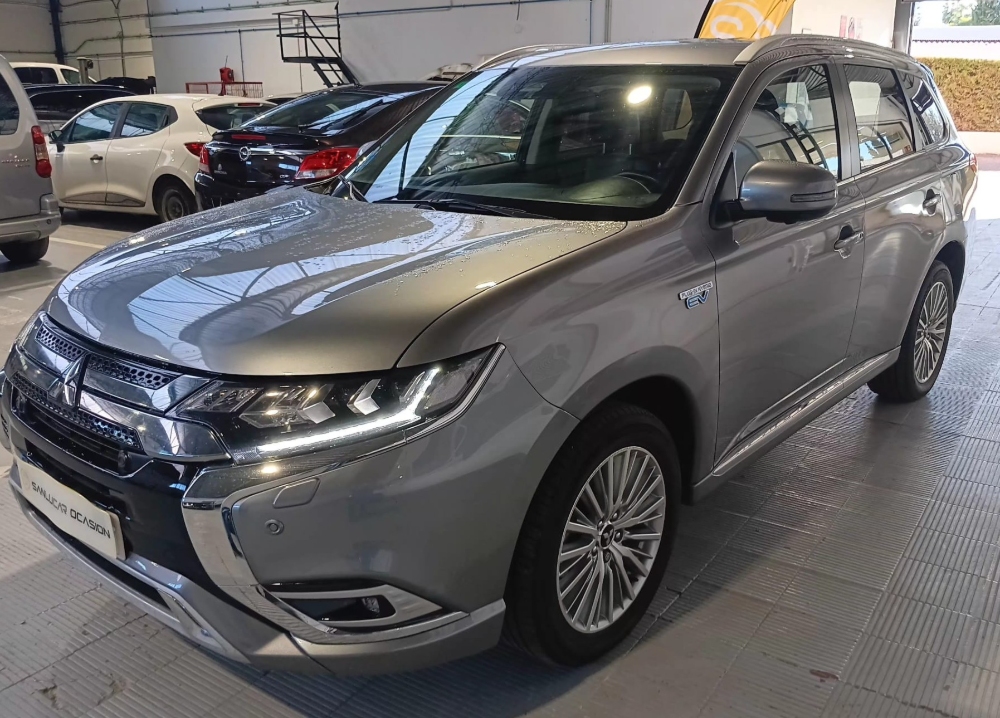Mitsubishi Outlander PHEV Motion 4WD foto 2