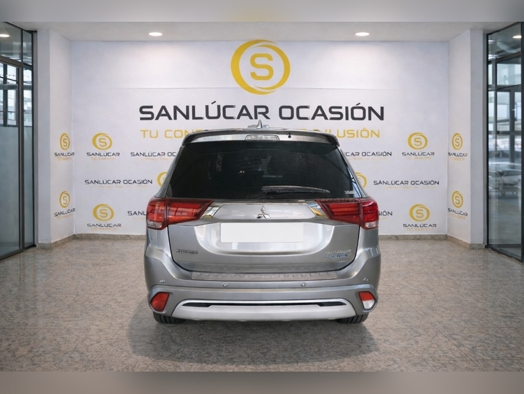 Mitsubishi Outlander PHEV Motion 4WD foto 3