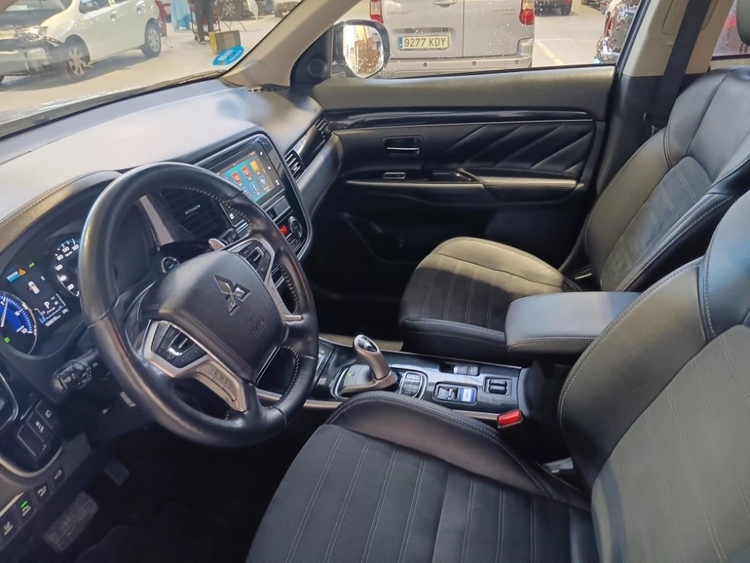 Mitsubishi Outlander PHEV Motion 4WD foto 13