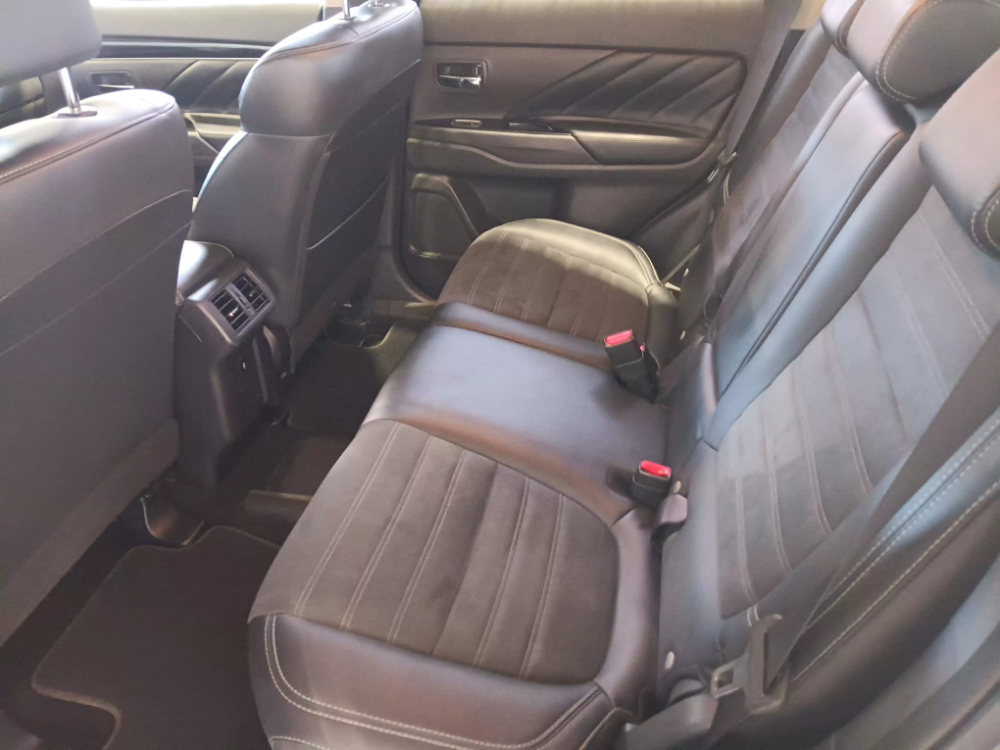 Mitsubishi Outlander PHEV Motion 4WD foto 17