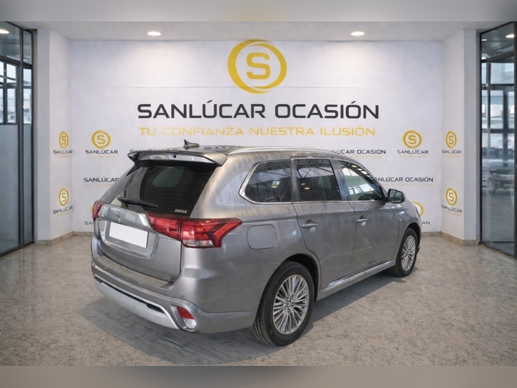 Mitsubishi Outlander PHEV Motion 4WD foto 4