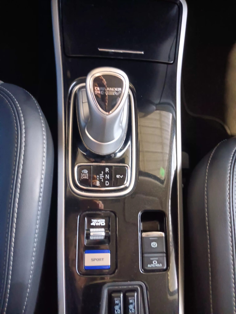 Mitsubishi Outlander PHEV Motion 4WD foto 22