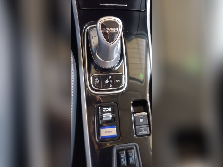 Mitsubishi Outlander PHEV Motion 4WD foto 23