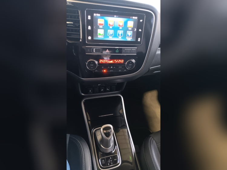 Mitsubishi Outlander PHEV Motion 4WD foto 24
