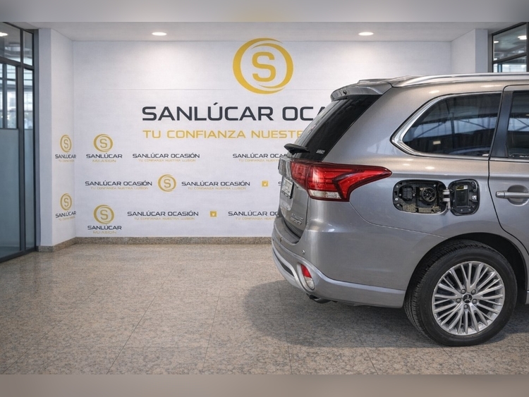 Mitsubishi Outlander PHEV Motion 4WD foto 6