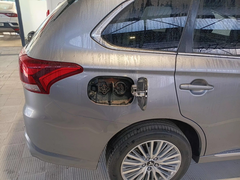 Mitsubishi Outlander PHEV Motion 4WD foto 9