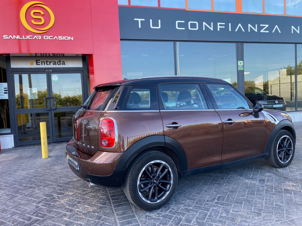 MINI COUNTRYMAN Cooper D miniatura 6