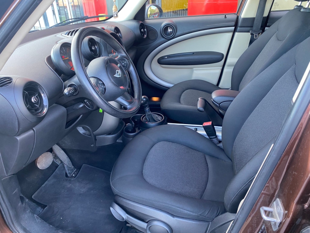 MINI COUNTRYMAN Cooper D miniatura 10