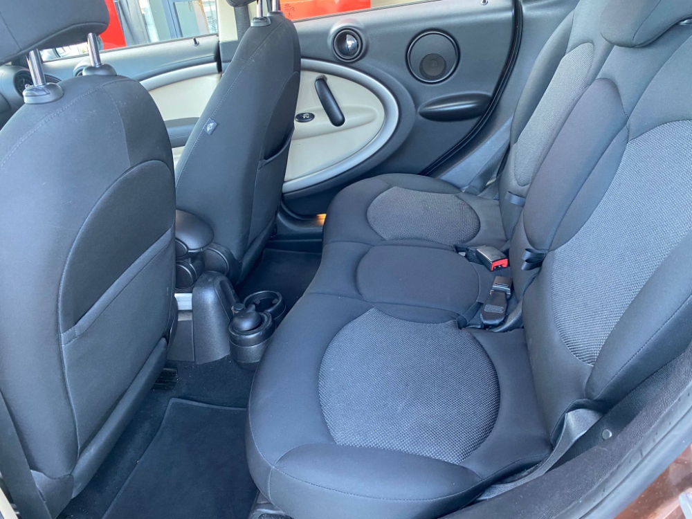 MINI COUNTRYMAN Cooper D miniatura 11