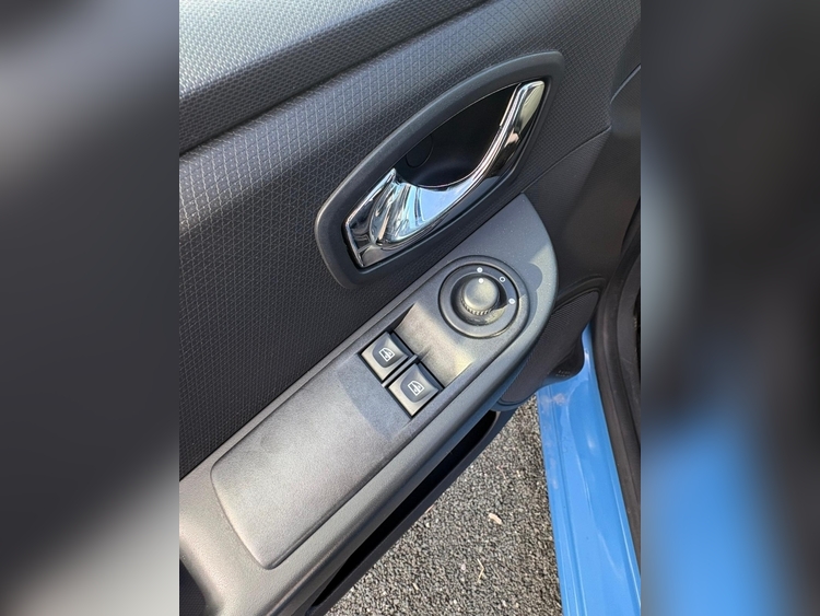 RENAULT CLIO AUTHENTIC foto 11