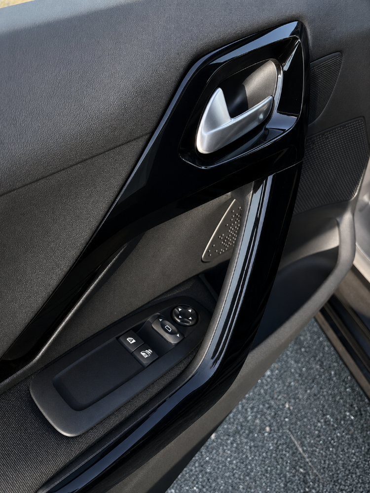 Peugeot 208 Active miniatura 12